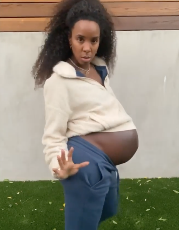 Kelly Rowland, enceinte de son deuxième enfant. Janvier 2021.