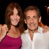 Exclusif - Carla Bruni-Sarkozy pose avec son mari Nicolas Sarkozy après son concert lors du 58ème festival "Jazz à Juan" à Juan-les-Pins© Bruno Bebert/Bestimage