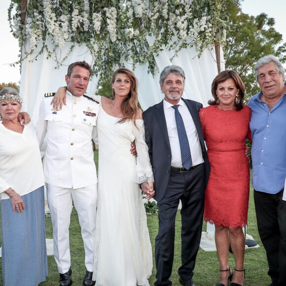 Exclusif - Catherine Allégret et son mari Maurice Vaudaux, Benjamin Castaldi et sa femme Aurore Aleman, Thomas et Bonnie (parents d'Aurore), Jean-Pierre Castaldi et sa femme Corinne Champeval - Cérémonie religieuse - Mariage de Benjamin Castaldi et Aurore Aleman au Mas de La Rose à Eygalières, le 27 août 2016. © Jacovides-Moreau/Bestimage