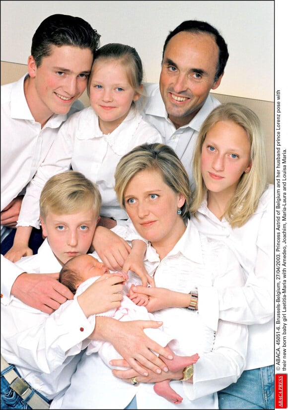 La princesse Astrid, son mari le prince Lorenz et leurs enfants, le prince Amedeo, la princesse Maria Laura, le prince Joachim, la princesse Luisa Maria et la princesse Laetitia Maria en 2003.