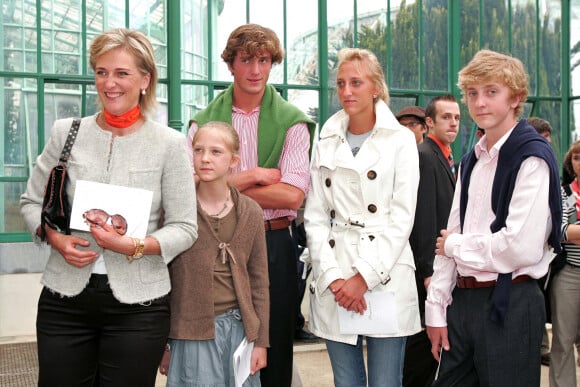 La princesse Astrid avec ses enfants, la princesse Luisa Maria, le prince Amedeo, la princesse Maria Laura et le prince Joachim en 2006. 