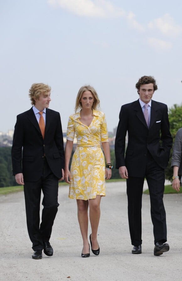 Le Prince Joachim, la princesse Maria-Laura et le prince Amedeo au palais de Laeken en 2008. 
