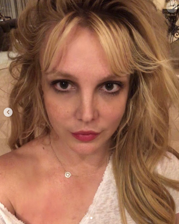 Britney Spears assume ses grands yeux et ses cernes sur Instagram.