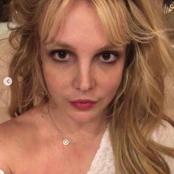 Britney Spears assume ses grands yeux et ses cernes sur Instagram.