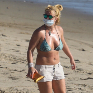Exclusif - Britney Spears profite du soleil de Malibu, le 15 octobre 2020.