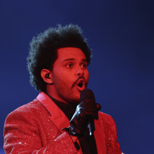 The Weeknd se produit au Super Bowl Halftime Show au Raymond James Stadium de Tampa en Floride, le 7 février 2021.