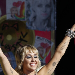Miley Cyrus lors du concert TikTok Tailgate Party en marge du Super Bowl LV au Raymond James Stadium de Tampa, en Floride. Le 7 février 2021.