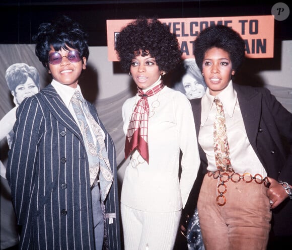 Diana Ross (au milieu) et les chanteuses de The Supremes, Cindy Birdsong (gauche) et Mary Wilson (droite) en novembre 1968.