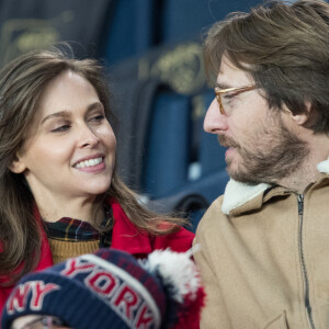 Mathieu Vergne et sa femme Ophélie Meunier - People dans les tribunes du parc des princes lors du match de championnat de Ligue 1 Conforama opposant le Paris Saint-Germain (PSG) à Lille le 22 Novembre 2019 à Paris © Cyril Moreau / Bestimage