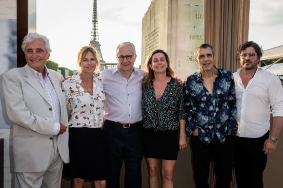 Exclusif - Jean-Loup Dabadie, Virginie Coupérie-Eiffel, Alain Ducasse,Coco Coupérie-Eiffel, julien Clerc et Christophe Bonnat - Photocall lors de la soirée du Grand Prix Longines Global Champions Tour lors du Longines Paris Eiffel Jumping au Champ-de-Mars à Paris, le 4 juillet 2015. 