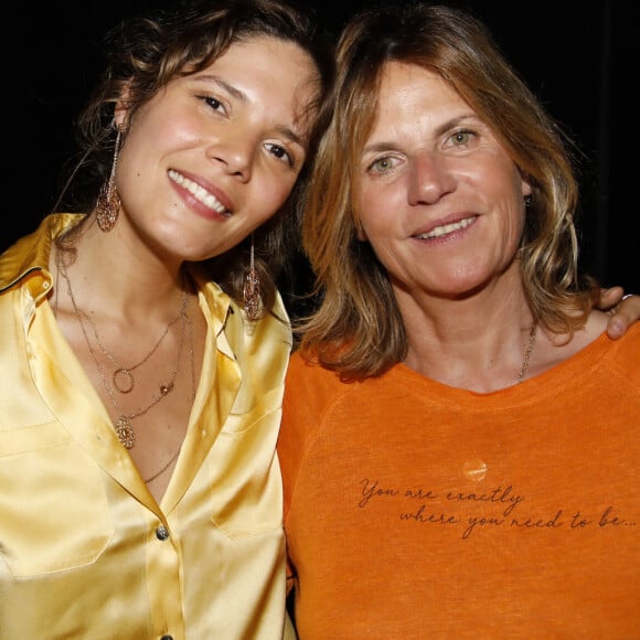 Exclusif - Vanille Clerc et sa mère Virginie Coupérie-Eiffel - Concert de Vanille Clerc à la salle Hasard Ludique pour la sortie de son premier album "Amazona" en présence de ses parents à Paris le 13 juin 2019. © Marc Ausset-Lacroix/Bestimage 
