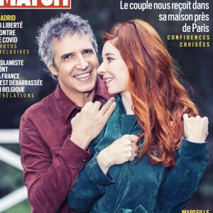 Julien Clerc et sa femme Hélène Grémillon en couverture de "Paris Match", numéro du 11 février 2021.