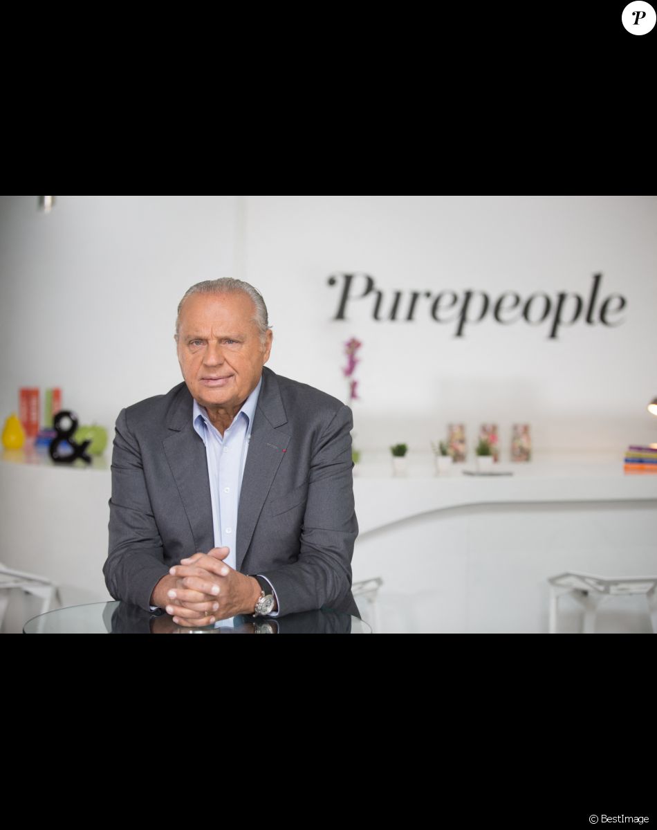 Rendez vous avec Gérard Louvin dans les locaux de Webedia pour une Interview pour Purepeople à Levallois-Perret le 22 novembre 2016.
