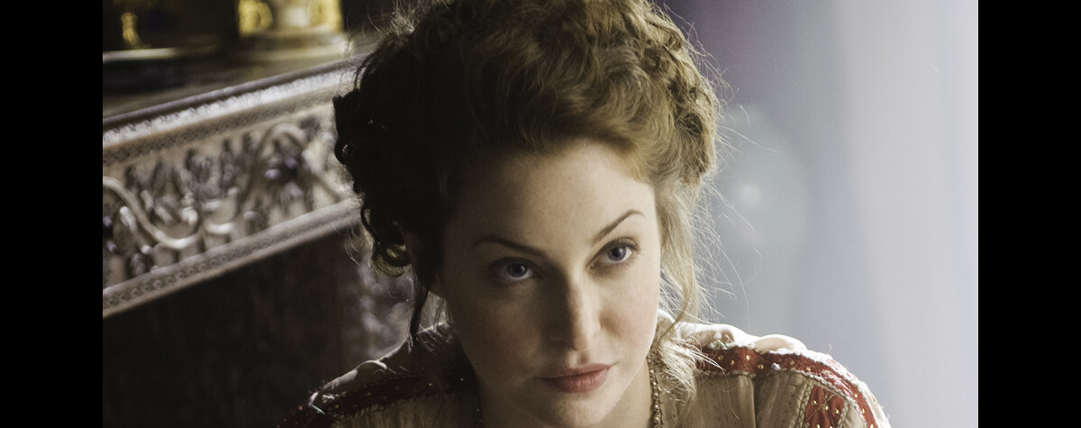 Esme Bianco Gif