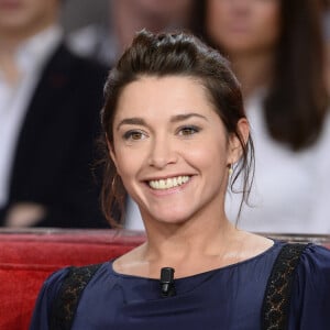 Emma de Caunes - Enregistrement de l'émission "Vivement Dimanche" à Paris le 17 février 2016 et qui sera diffusée le 21 février 2016. Invités principaux Loïck et Stéphane Peyron © Coadic Guirec/Bestimage