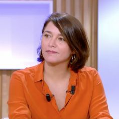 Emma de Caunes dans l'émission "C à vous" sur France 5.