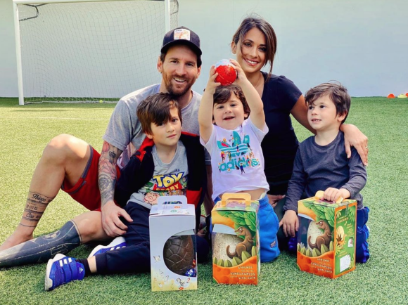 Lionel Messi, son épouse Antonela Roccuzzo et leurs trois fils Ciro, Mateo et Thiago. Avril 2020.