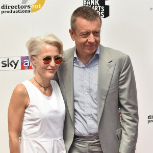 Gillian Anderson et Peter Morgan - Arrivée des people à la cérémonie des "Southbank Sky Arts Awards" à l'hôtel Savoy à Londres, le 1er juillet 2018.