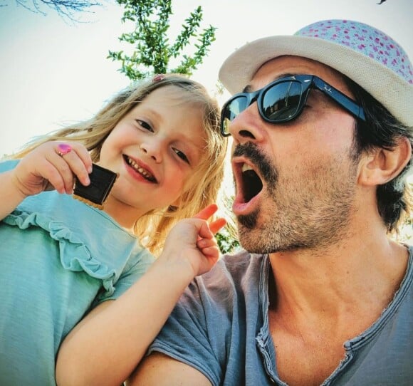 Sébastien Roch et sa fille Liv. Instagram. Le 12 avril 2020.