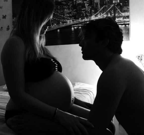 Sébastien Roch et Florence, enceinte de Liv. Souvenir partagé sur Instagram le 9 novembre 2014.