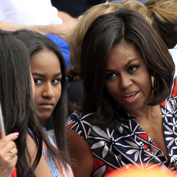 Michelle et Malia Obama assistent à un match de baseball entre l'équipe nationale de Cuba et l'équipe Tampa Bay Devil Rays à La Havane, le 22 mars 2016.