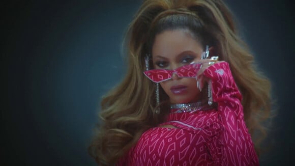 Beyoncé dévoile sa nouvelle collection "Icy Park" pour Adidas avec, en guest stars, Hailey Baldwin-Bieber et Gucci Mane.