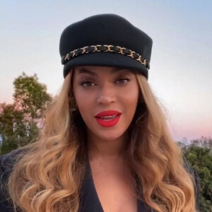 Beyonce délivre un message spécial pour la nouvelle année dans une vidéo de 4 minutes, retraçant son incroyable année 2020.