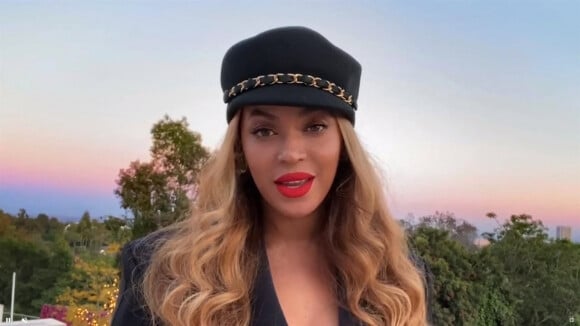 Beyonce délivre un message spécial pour la nouvelle année dans une vidéo de 4 minutes, retraçant son incroyable année 2020.