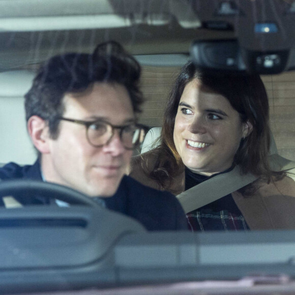 La princesse Eugénie d'York et son mari Jack Brooksbank avec leur fils quittent l'hôpital de Portland, Royaume Uni, le 12 février 2021. 