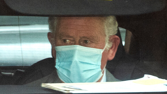 Prince Charles, les larmes aux yeux : visite à son père le prince Philip, toujours à l'hôpital