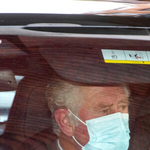 Le prince Charles très ému après avoir rendu visite à son père le prince Philip, hospitalisé à l'hôpital du roi Édouard VII à Londres, Royaume Uni, le 20 février 2021. 