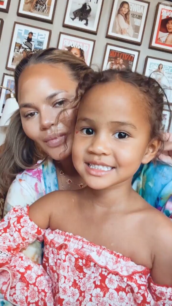 Chrissy Teigen et sa fille Luna sur Instagram. Le 21 février 2021.