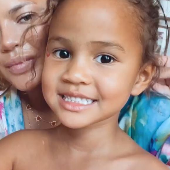 Chrissy Teigen et sa fille Luna sur Instagram. Le 21 février 2021.