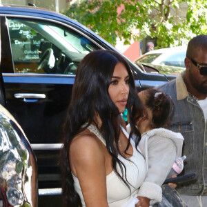 Kim Kardashian est allée assister avec ses enfants S. West, N.West et Chicago West à la messe dominicale de son mari Kanye West à New York, le 29 septembre 2019