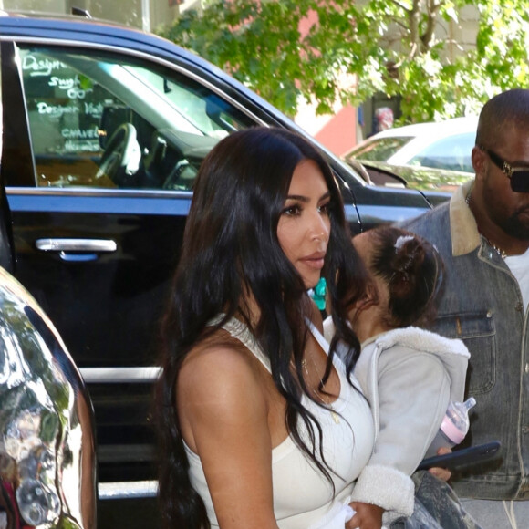 Kim Kardashian est allée assister avec ses enfants S. West, N.West et Chicago West à la messe dominicale de son mari Kanye West à New York, le 29 septembre 2019