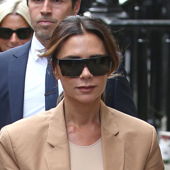 Victoria Beckham à la sortie de son défilé à l'occasion de la Fashion Week de Londres, rejoint sa boutique ou l'attendent sa famille et ses amis. Londres le 16 septembre 2018. 
