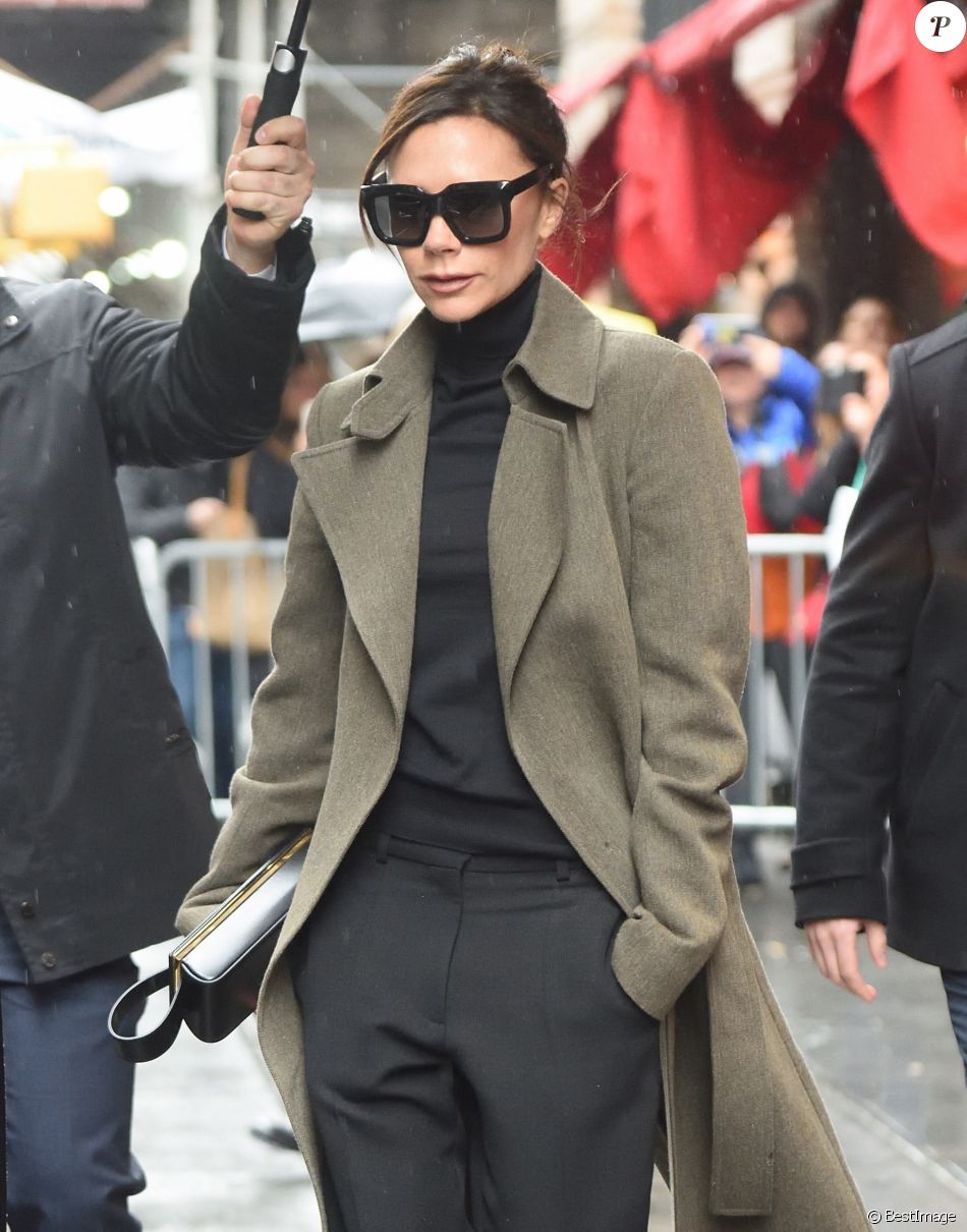 Victoria Beckham et son mari D. Beckham sont allés bruncher avec leurs enfants au restaurant français Balthazar" dans le quartier de Soho à New York. En début de matinée la petite famille a assisté au défilé de mode de Victoria. Le 11 février 2018