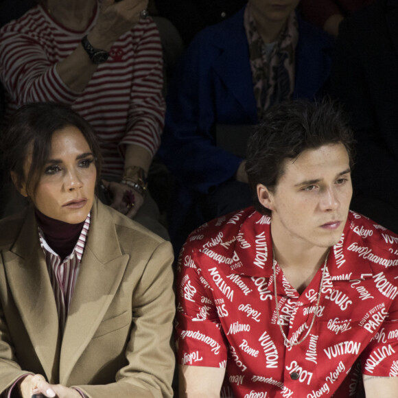 David et Victoria Beckham avec leur fils Brooklyn - Front row du défilé de mode " Louis Vuitton " Hommes Automne-Hiver 2018 au Palais Royal à Paris. Le 18 janvier 2018 © Olivier Borde / Bestimage 