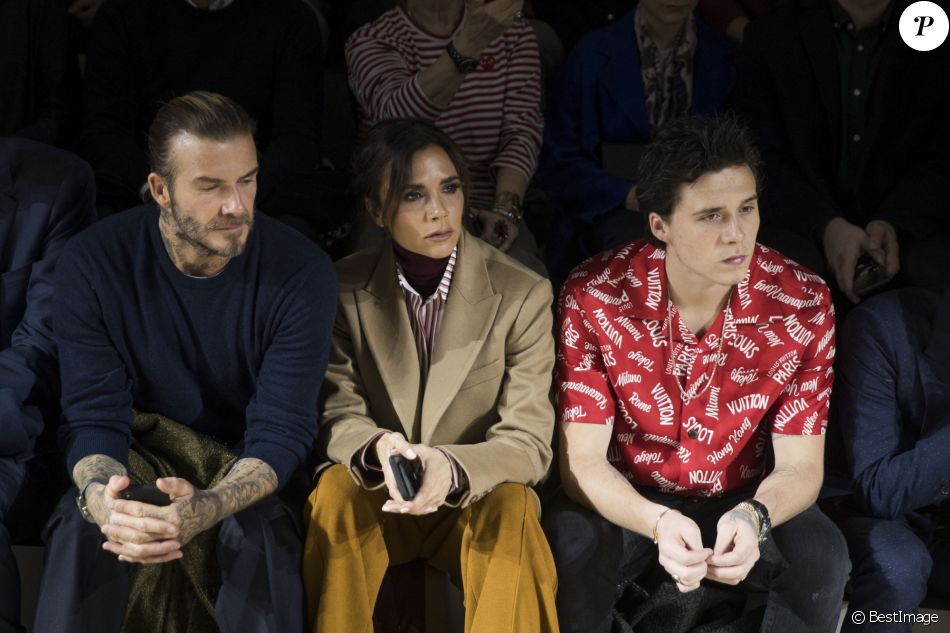 David et Victoria Beckham avec leur fils Brooklyn - Front row du défilé de mode " Louis Vuitton " Hommes Automne-Hiver 2018 au Palais Royal à Paris. Le 18 janvier 2018 © Olivier Borde / Bestimage