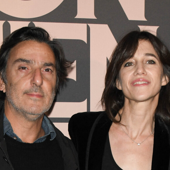 Yvan Attal et sa compagne Charlotte Gainsbourg - Avant-première du film "Mon chien stupide" au cinéma UGC Normandie à Paris. © Coadic Guirec/Bestimage