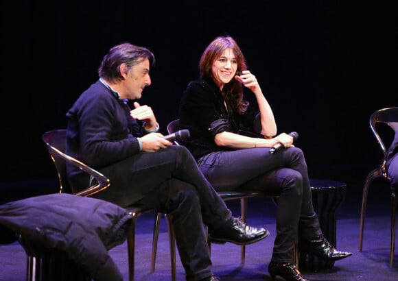 Conversation avec Charlotte Gainsbourg et son compagnon Yvan Attal après la première du film "My chien Stupide". New York, le 12 novembre 2019.