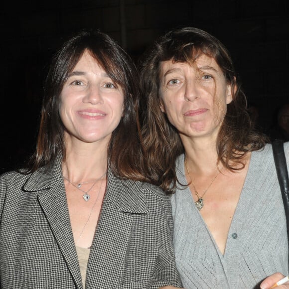 Charlotte Gainsbourg et Kate Barry - Inauguration de la galerie cinéma d'Anne Dominique Toussaint et vernissage de l'exposition "Point of View" de Kate Barry. Paris, le 25 septembre 2013.