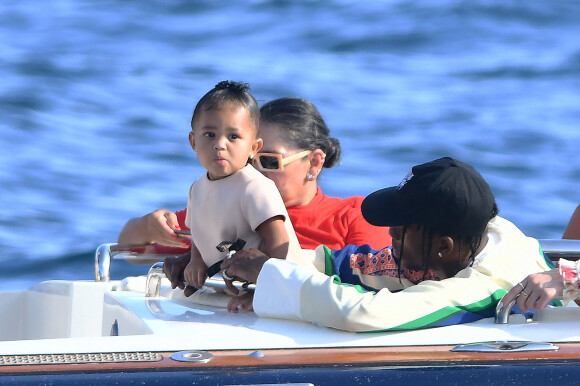Stormi Webster, Travis Scott, Kylie Jenner, Yris Palmer, sa fille Ayla, Amber Asaly - Le clan Jenner quitte l'Hôtel du Cap-Eden-Roc après un déjeuner en famille au Cap d'Antibes le 14 août 2019.