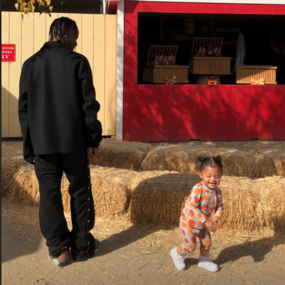 Kylie Jenner, Travis Scott et leur fille Stormi sont partis à la cueillette aux citrouilles à l'approche de la fête d'Halloween. Le 16 octobre 2019.