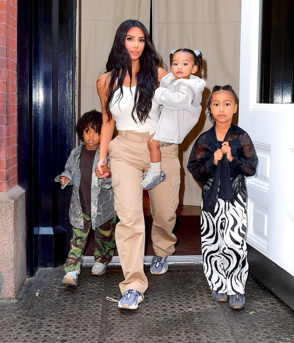 Kim Kardashian et ses enfants Saint, Psalm et North à New York.