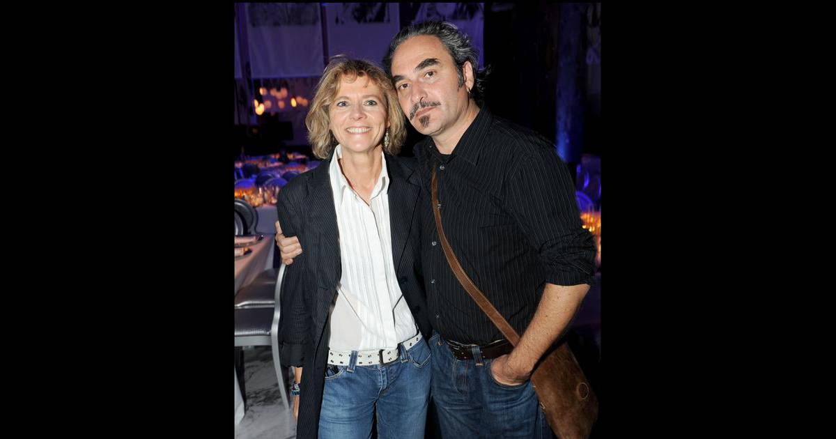 Florence Aubenas et Stephan Eicher lors du bal jaune organisé par la fondation Ricard à la Fiac ...