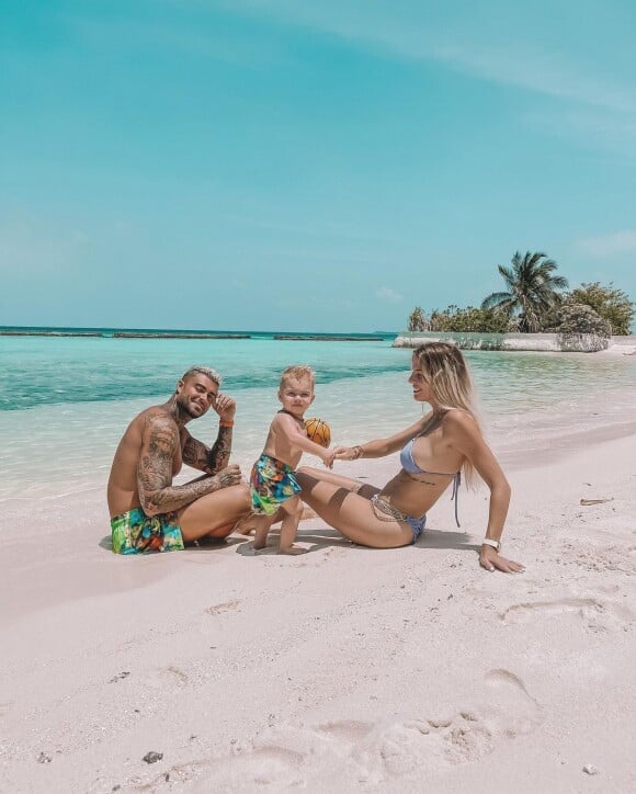 Jessica Thivenin aux Maldives avec Thibault et leur fils Maylone, février 2021