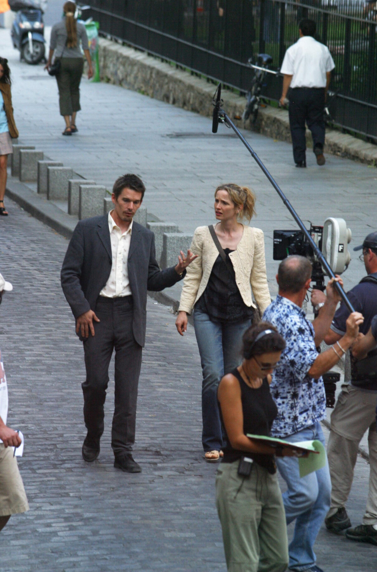 Photo : Julie Delpy et Ethan Hawke en tournage à Paris. - Purepeople