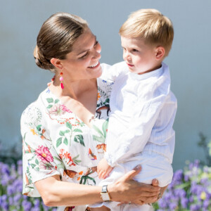 La princesse Victoria de Suède et son fils le prince Oscar de Suède - La famille royale de Suède célèbre l'anniversaire (42 ans) de la princesse Victoria de Suède à la Villa Solliden à Oland en Suède.