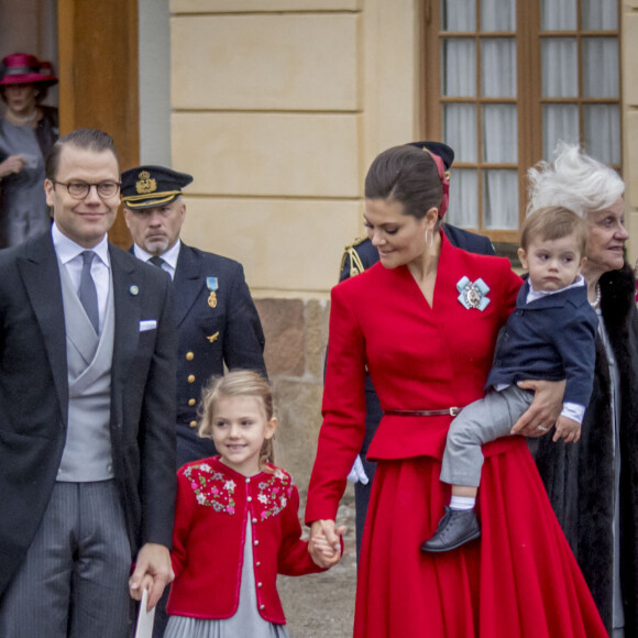 Le prince Daniel, La princesse Victoria de Suède et ses enfants la princesse Estelle et le prince Oscar - Baptême du prince Gabriel de Suède à la chapelle du palais Drottningholm à Stockholm le 1er décembre 2017.